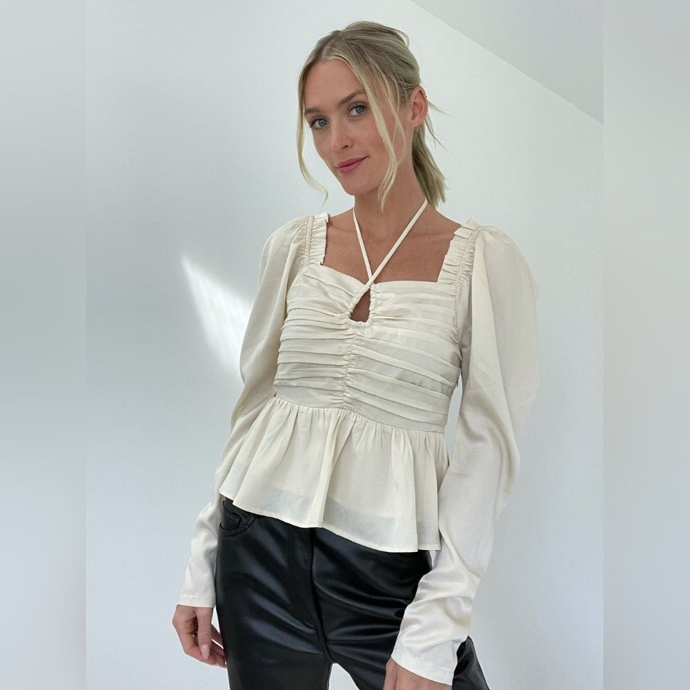 Six Fifty "Ruby" Ruched Blouse Keyhole Neckline Peplum Hem in Cream Size Small